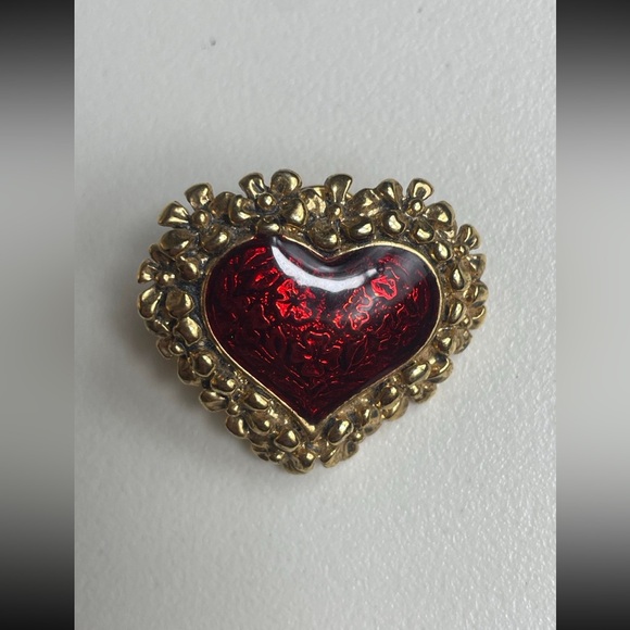 Avon 1997 Red Floral Heart Pin - Picture 2 of 5